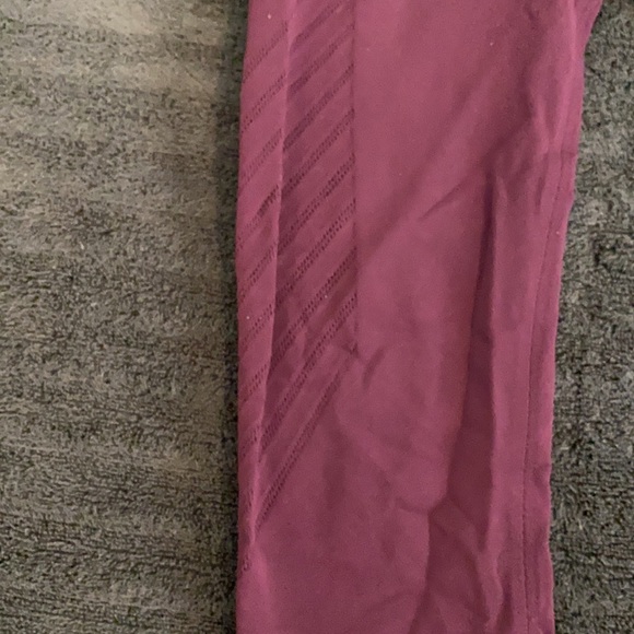 Lululemon crop purple leggings - Picture 2 of 5